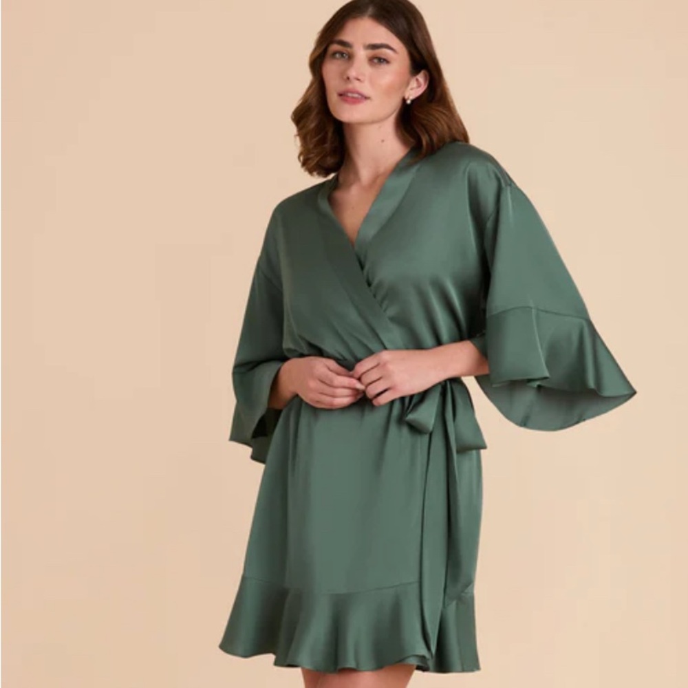 “H” Birdy Grey satin eucalyptus robe